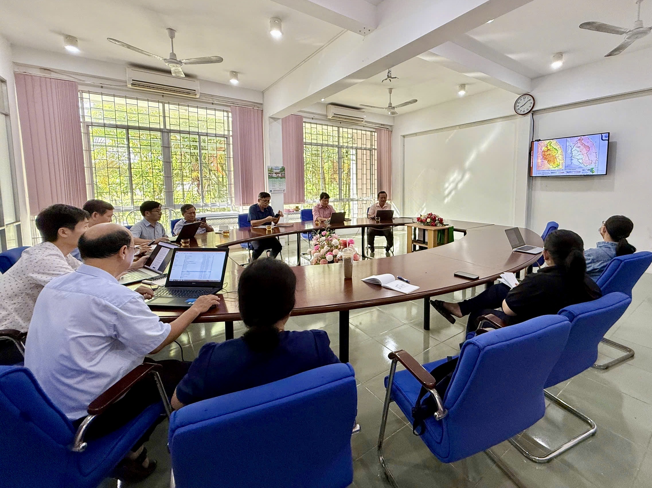 Báo cáo khoa học Viện Mekong 8/2025