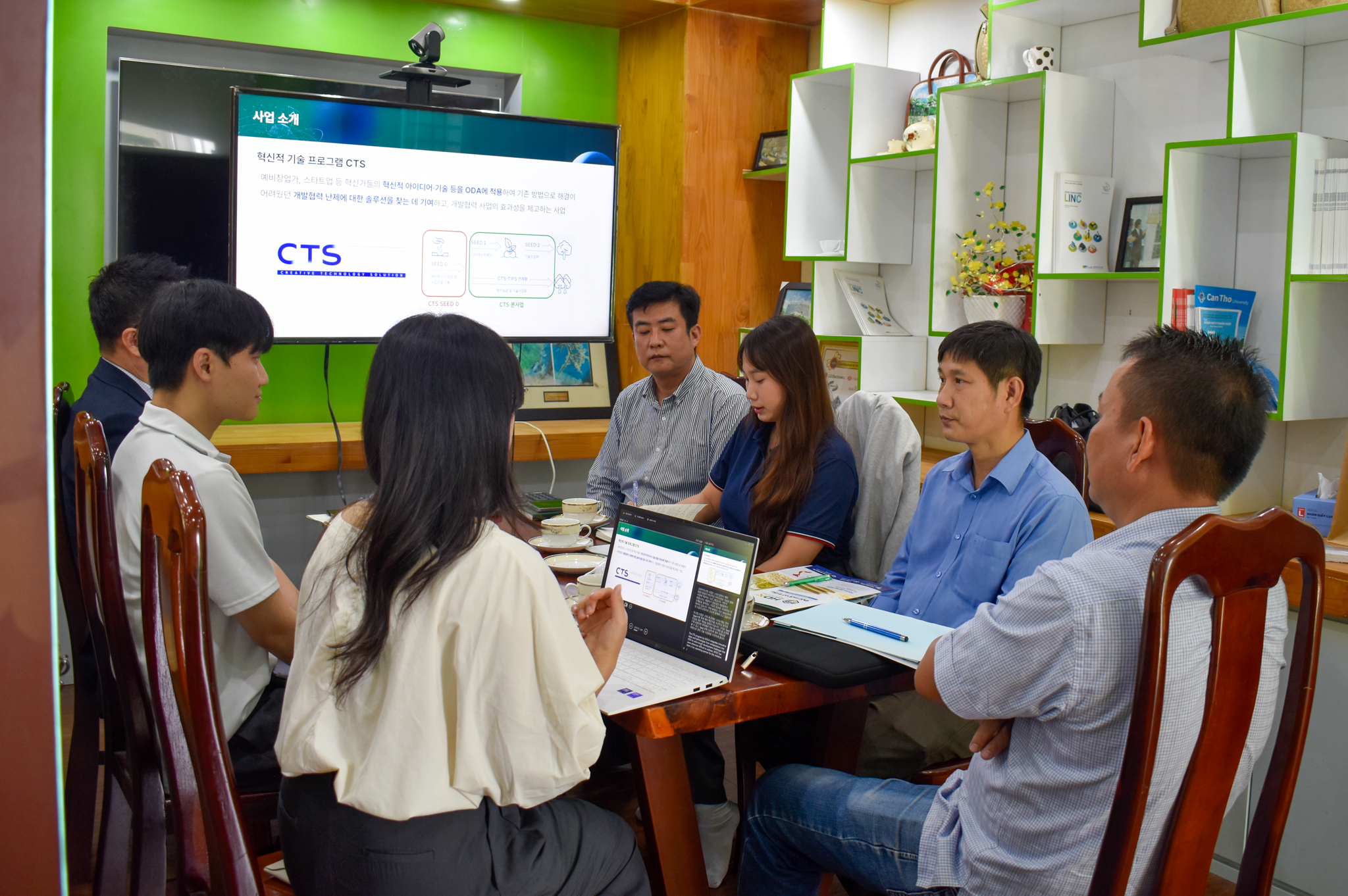 Viện Mekong và Husk Dynamics (Hàn Quốc) thúc đẩy hợp tác nghiên cứu ứng dụng vật liệu tuần hoàn từ vỏ trấu tại Đồng bằng sông Cửu Long