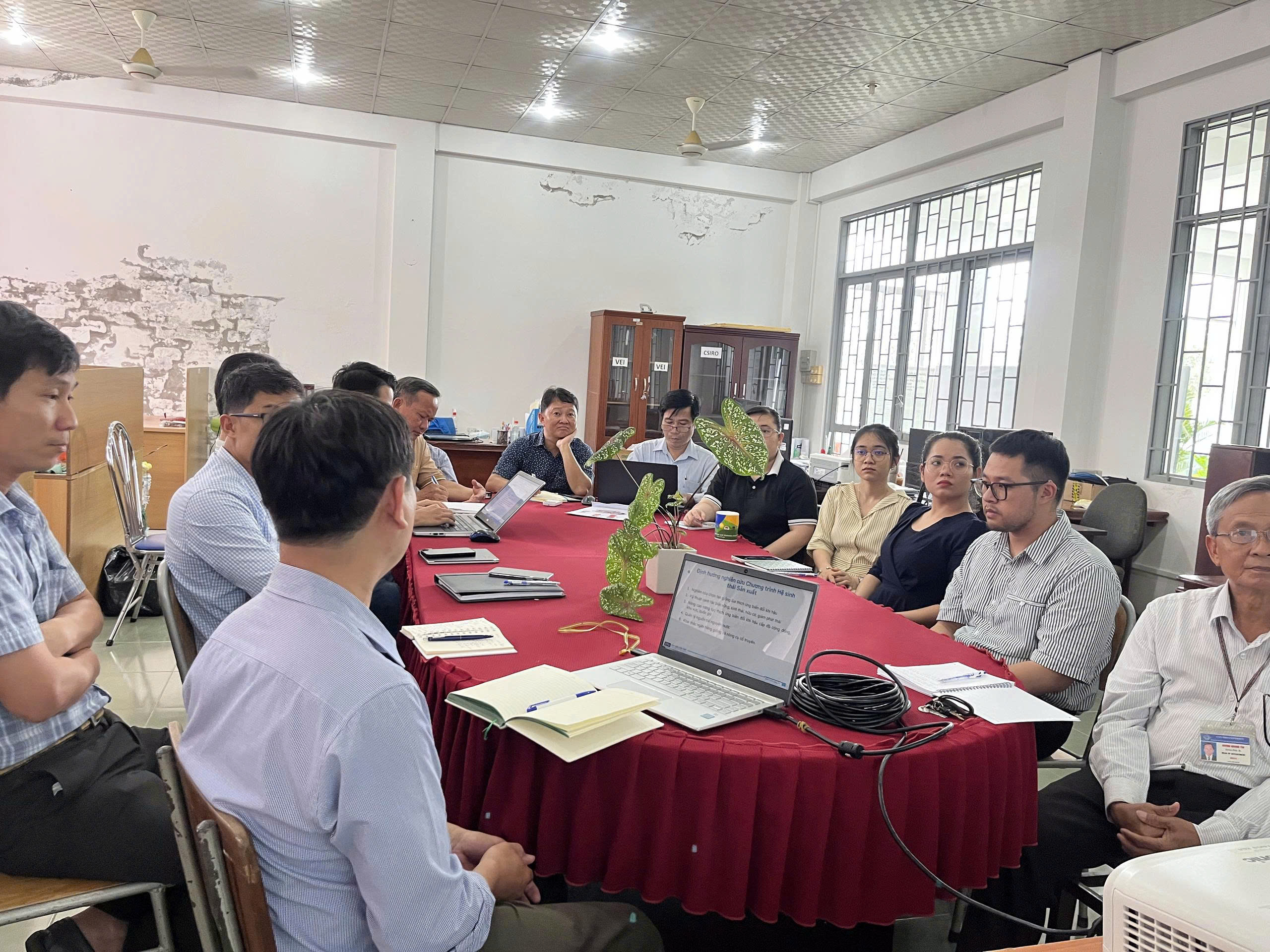 Họp trao đổi định hướng phát triển Chương trình Hệ sinh thái sản xuất