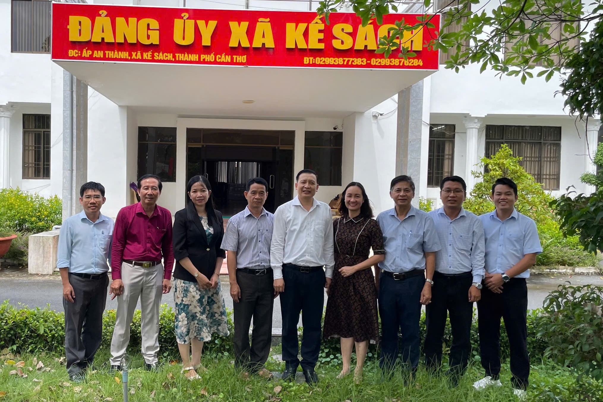Viện Mekong, Đại học Cần Thơ phối hợp với Trường Chính trị TP. Cần Thơ đến thăm và làm việc với lãnh đạo phường Long Bình và huyện Kế Sách