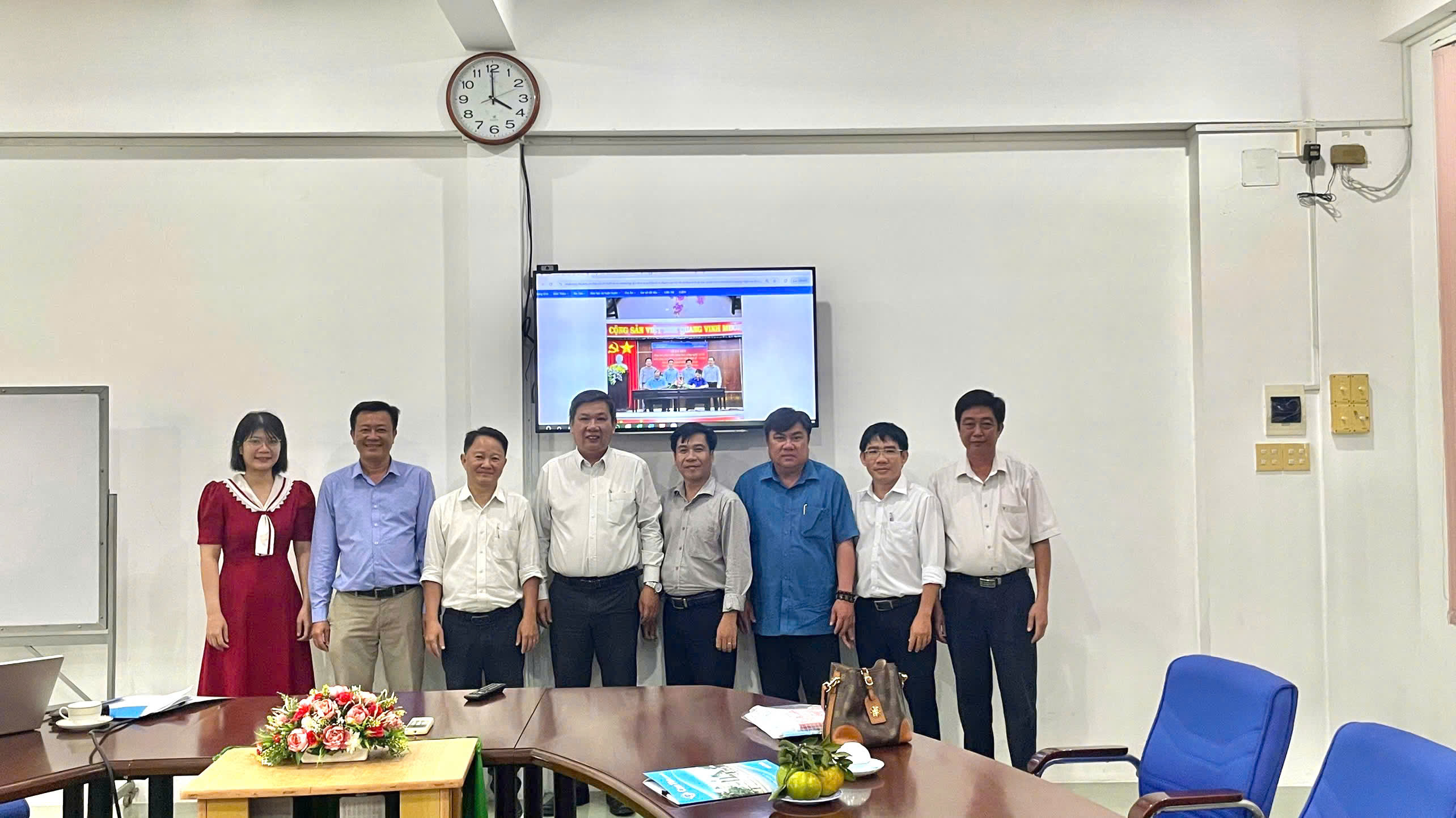 Viện Mekong – Đại học Cần Thơ làm việc với Sở Nội vụ, Sở Khoa học & Công nghệ và đại diện các xã/phường